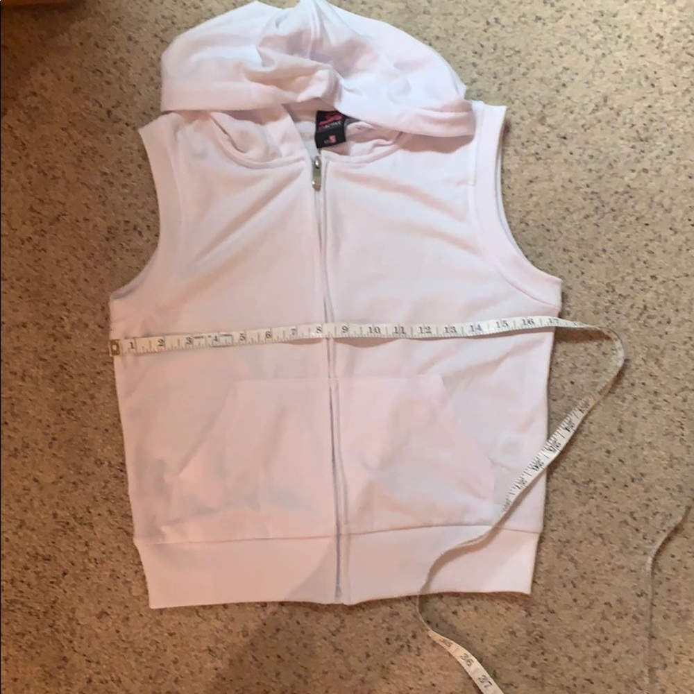 Sleeveless hoodie